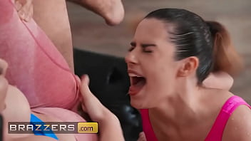 Sesi Yoga Keira Croft Dan Chanel Camryn Berubah Jadi Pesta Basah-basahan Dengan Mick Blue