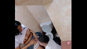 Siswa Ketahuan Bercinta Panas Di Kamar Mandi Sekolah Dan Dia Memuaskan Nafsu Di Mulutnya (video Amatir Menggelegar)
