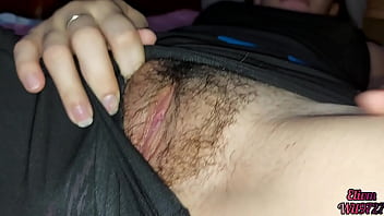 Adik Tiriku Yang Seksi Dalam Spandex Memperlihatkan Vagina-nya Padaku