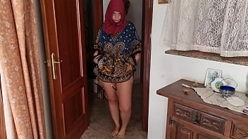 Gadis Berhijab Yang Menggoda Untuk Satu Pria Putih