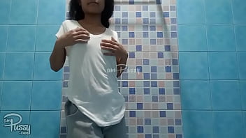 Gadis Filipina Manis Mandi Dengan Sensual