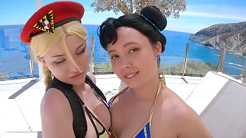 Pertarungan Panas Chun Li Vs Cammy Berubah Jadi Adegan Mesra Cosplay Lesbi Street Fighter