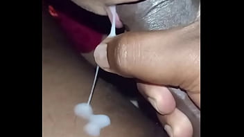 Gadis India Yang Doyan Telan Cairan Panas