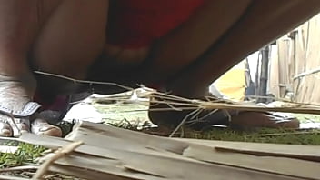 Rambut Lebat Desi Yang Menggoda Saat Pipis