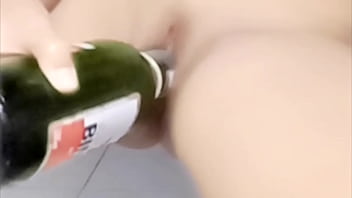Main Botol Hingga Tumpah Di Luar, Nikmatnya Bikin Merinding