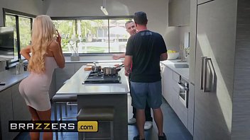 Kisah Nyata Istri – (courtney Taylor, Keiran Lee) – Courtney Memberikan Bantuan Yang Menggairahkan – Brazzers