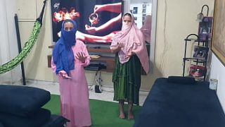 Setelah Pijat Tantra, Dia Menawarkan Putri Desi Yang Masih Perawan