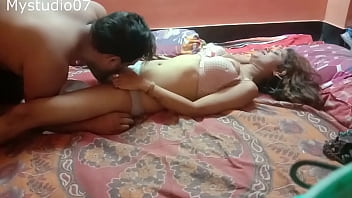 Gadis Muda Seksi India Bercinta Dengan Kurir Pengantar Makanan