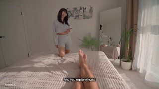 Kakak Tiri Mulai Main Kartu Demi Kehilangan Celana Ketatnya Yang Menggoda