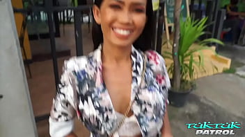 Seksi Gadis Thailand Noki Siap Memuaskan Turis Bule Dengan Tubuhnya Yang Menggoda