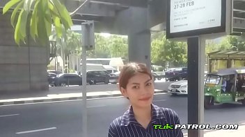 Gadis Asia Imut Tergoda Di Jalanan