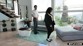 Milf Arab Menggoda Rindu Ditemani Pria Muda – Kylie Kingston