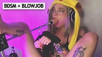 Gadis Cosplay Pirang Mengerang Dalam Borgol — Mainan Bikin Dia Melayang Ke Surga
