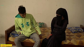 Gadis Berhijab India Yang Hot Beraksi Dengan Teman Suami! Nikmatin Istriku Yang Menggoda