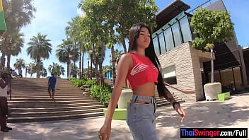 Pasangan Muda Thailand Jalan-jalan Mesra Sebelum Bercinta