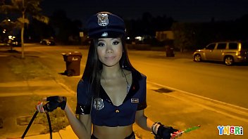 Vina Sky, Remaja Asia Yang Hot Digoda Dan Ditiduri Di Malam Halloween