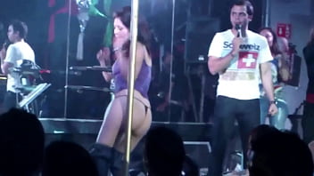 Menari Menggoda Dengan Botol Di Xcape Xalapa