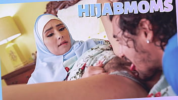 Ibu Tiri Arab Berusaha Menghapus Foto Mesumnya