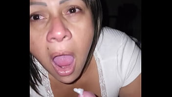 Bangun Pagi Dibangunin Ibu Tiri Dengan Ngentot Mulut, Gue Crot Di Dalamnya