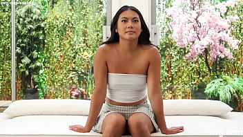 Gadis Filipina Cantik Dengan Garis Tan Yang Menggoda Saat Audisi