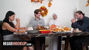 Audrey Royal, Muslim Babe Yang Menggoda, Rayakan Thanksgiving Dengan Bercinta Penuh Gairah Di Atas Meja – Kencan Berhijab