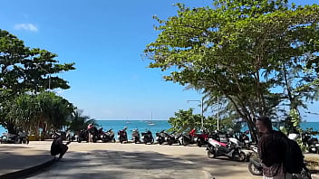 Pertama Kalinya Aku Merasakan Sensasi Laut Thailand Yang Menggoda
