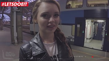 Petualangan Seks Panas Emily Thorne Dan Charlie Dean Dengan Gadis Rusia Cantik Di Luar Negeri