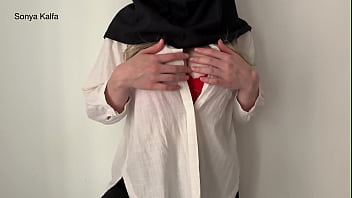 Sekretaris Berhijab Yang Seksi Menyerahkan Diri Demi Kenaikan Gaji
