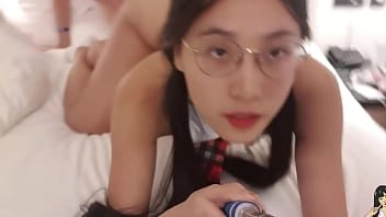 Liu Yue, Gadis Asia Yang Seksi, Merasakan Kenikmatan Dengan Pria Berukuran Besar