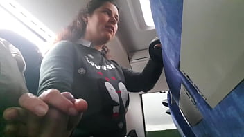 Petualangan Seru Di Dalam Bus: Ibu Kaget Melihat Adegan Tak Terduga