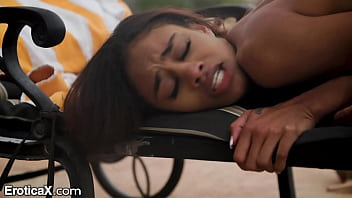 Istri Cantik Ingin Tukang Kolam Menggila Lebih Hebat Dari Suaminya