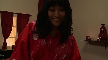Yuki Mori Membungkuk Dan Memohon Untuk Cock Amerika Besar Miliknya