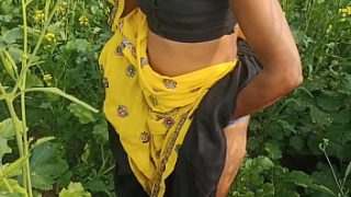 ममत को सरसों के खेत में पाकर पति ने ज़ोरदार चुदाई की, आवाज़ें खुले मैदान में गूंज उठीं