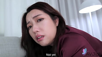 Cici, Ibu Rumah Tangga Seksi Dari Tiongkok Dengan Payudara Besar, Asyik Bermain Dengan Penis Keras.