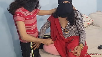 Moga Pacarmu Nggak Sepanas Ini, Ngerasain Desi Indian-nya Yang Ketat Sambil Dia Pake Hijab Muslim, Erangan Panas Dalam Bahasa Hindi Bikin Mabuk Kepayang.