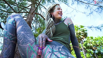 Model Tattoo Nakal Masturbasi Di Publik, Remaja Alternatif Squirting Anal Di Luar Ruangan, Anal Gape, Prolaps (gaya Goth, Punk, Porno Alternatif)