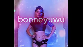Cosplay Nebula Dari Guardians Of The Galaxy Dengan Sentuhan Cyberpunk Yang Seksi